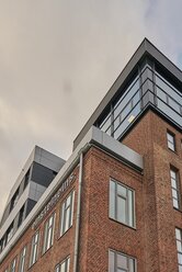 Backstein‑Bürogebäude mit Glasaufbau | © REWE digital, Sebastian Knoth